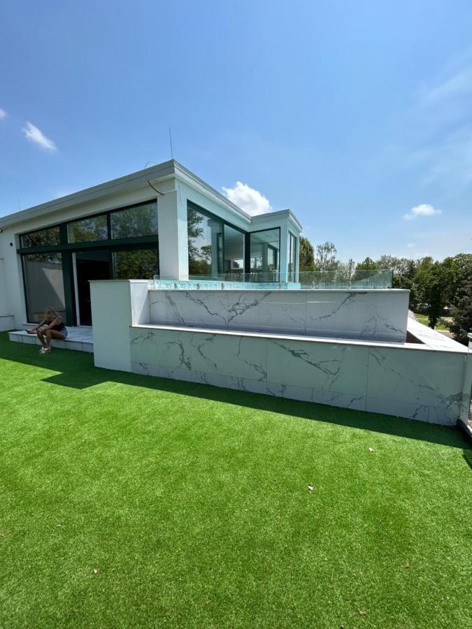 Villa Bauhaus Dream Deluxe T Siofok Exterior photo